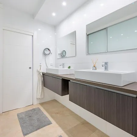 2 Bedroom With Sea And Mountain Views, Pool Apartment *