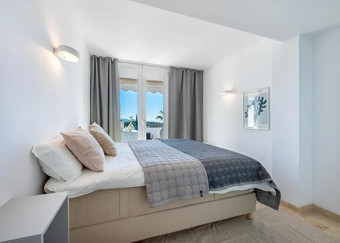 Daire 2 Bedroom With Sea And Mountain Views, Pool Marbella