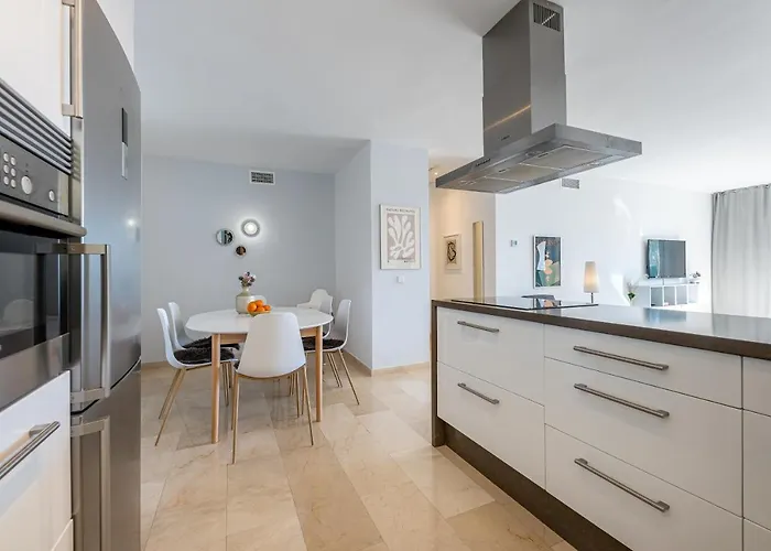 2 Bedroom With Sea And Mountain Views, Pool Daire Marbella
