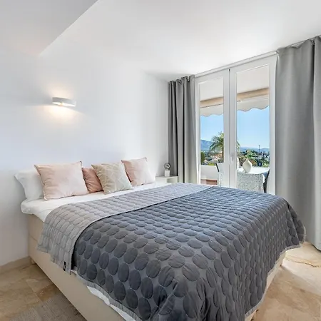 アパート 2 Bedroom With Sea And Mountain Views, Pool マルベーリャ
