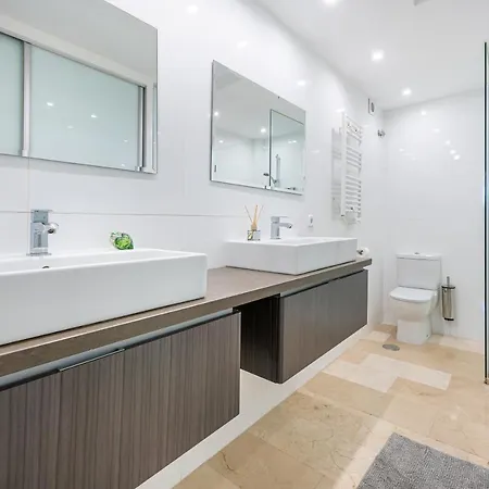 아파트 2 Bedroom With Sea And Mountain Views, Pool