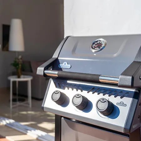 2 Bedroom With Sea And Mountain Views, Pool Apartment *