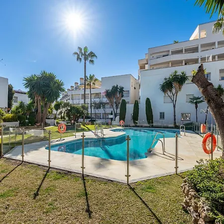 Apartamento 2 Bedroom With Sea And Mountain Views, Pool