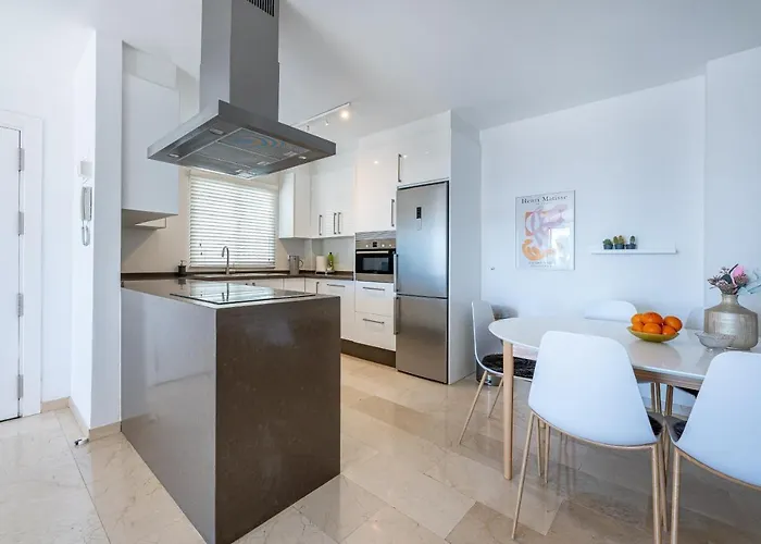 2 Bedroom With Sea And Mountain Views, Pool Appartement *