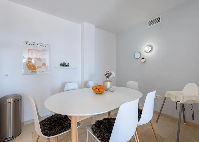 2 Bedroom With Sea And Mountain Views, Pool Appartement