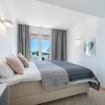Apartment 2 Bedroom With Sea And Mountain Views, Pool Marbella