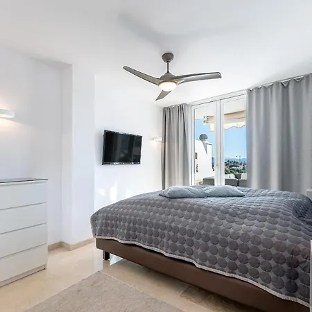 아파트 2 Bedroom With Sea And Mountain Views, Pool