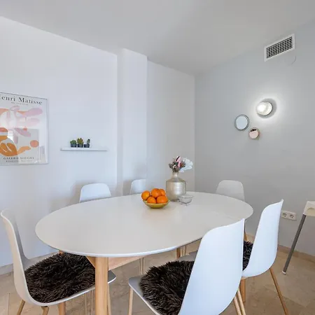 2 Bedroom With Sea And Mountain Views, Pool Appartement