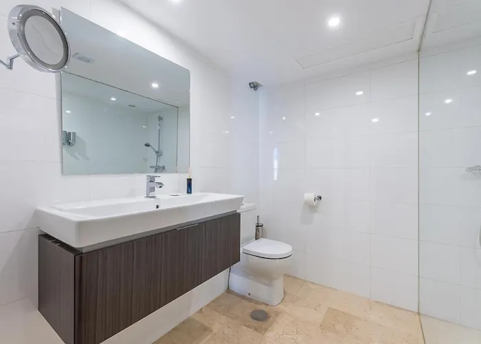 2 Bedroom With Sea And Mountain Views, Pool マルベーリャ