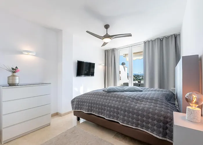 アパート 2 Bedroom With Sea And Mountain Views, Pool