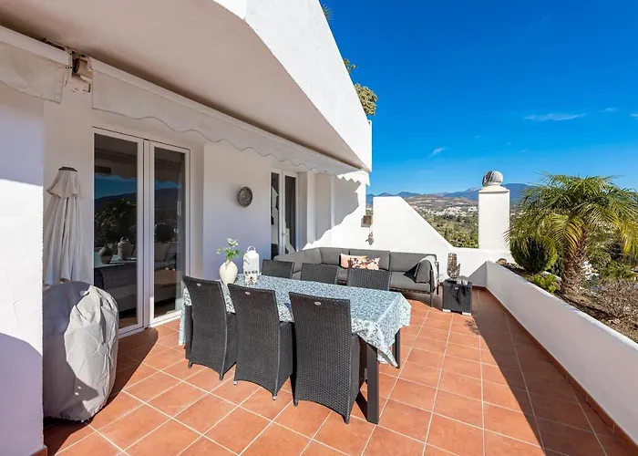 2 Bedroom With Sea And Mountain Views, Pool アパート マルベーリャ