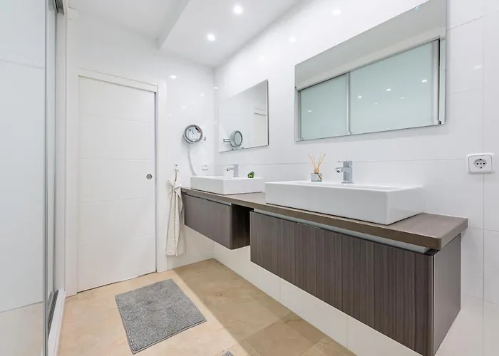 2 Bedroom With Sea And Mountain Views, Pool アパート *